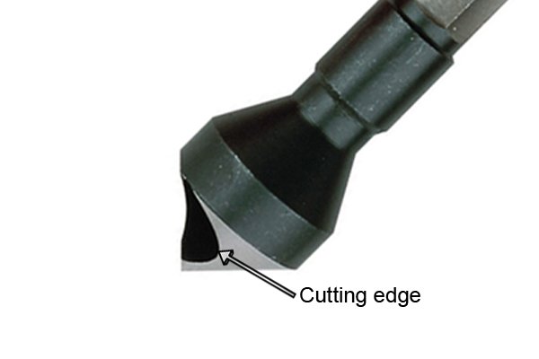 Cutting edge of a deburring cutter is only on one edge of the elliptical hole
