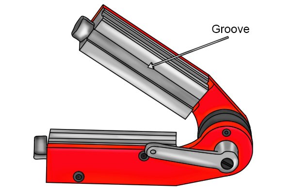 Labelled groove on a variable angle weld clamp magney