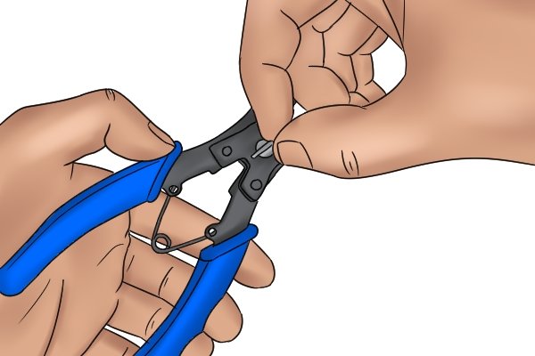 Push in the pin and turn the t-bar, the head of the circlip pliers will be secured