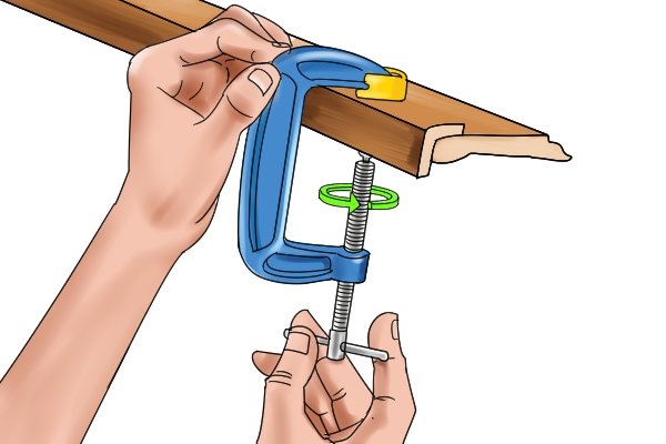 Twist the handle to the right to close the jaws together