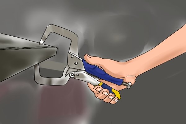 Pull the lever towards the handle to close the jaws