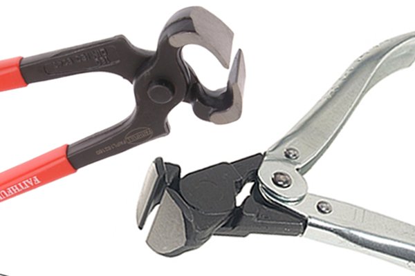 Carpenter's pincers and end cutting pincers