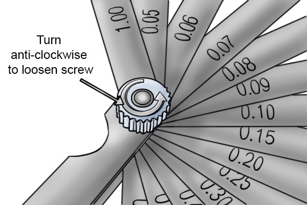 Turn locking screw anti-clockwise 