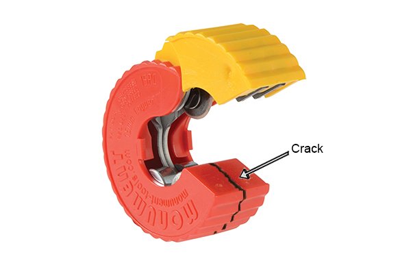 Pipe cutter with crack