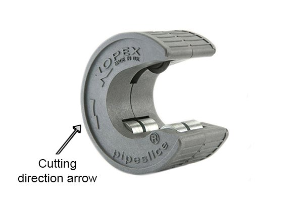 Single handed pipe cutter directional arrow